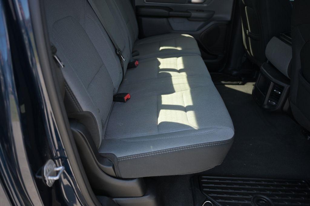 RAM 1500 Big Horn 4x4 Crew Cab 5'7" Box 2020