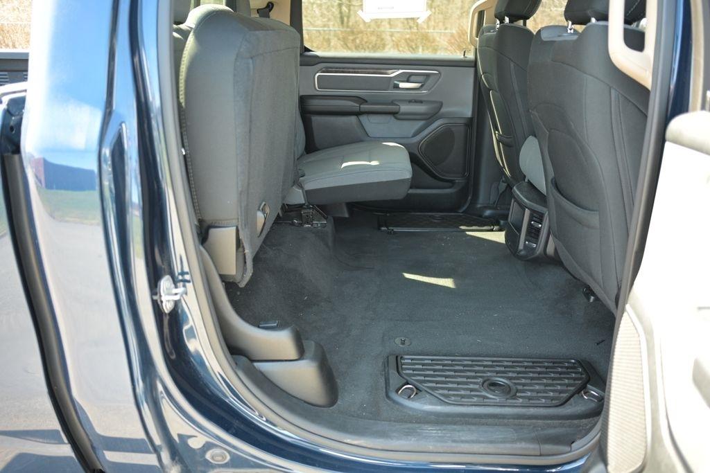 RAM 1500 Big Horn 4x4 Crew Cab 5'7" Box 2020