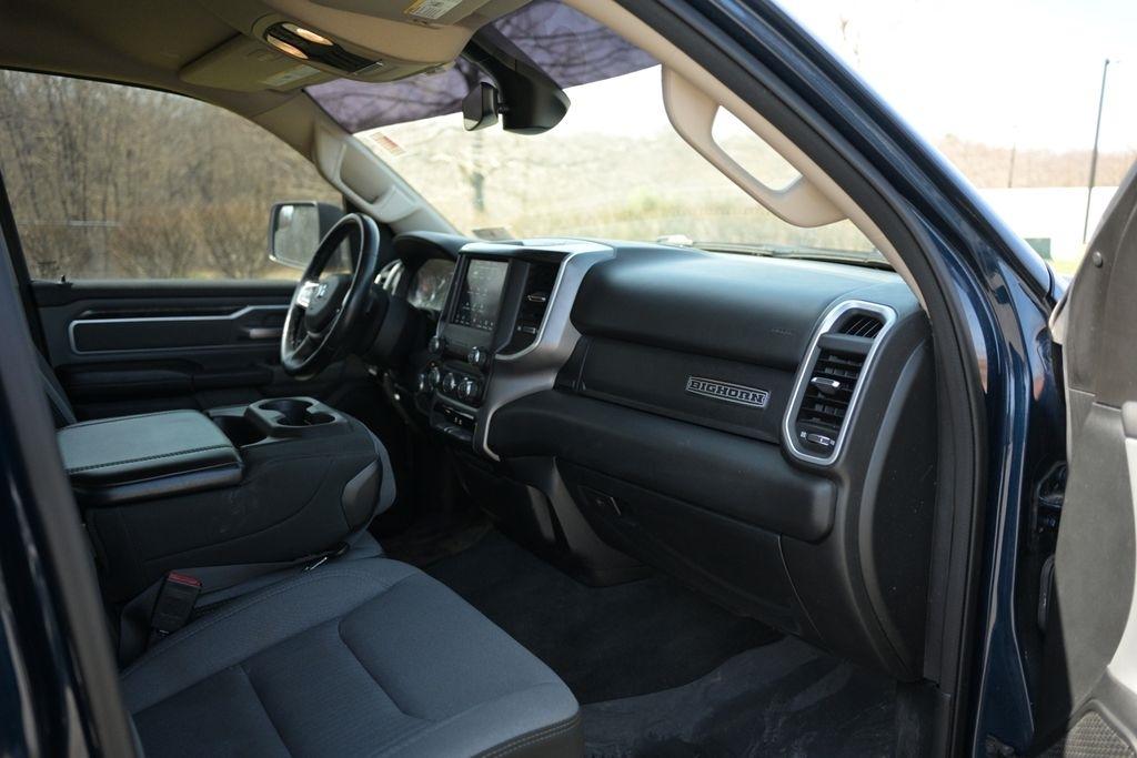 RAM 1500 Big Horn 4x4 Crew Cab 5'7" Box 2020