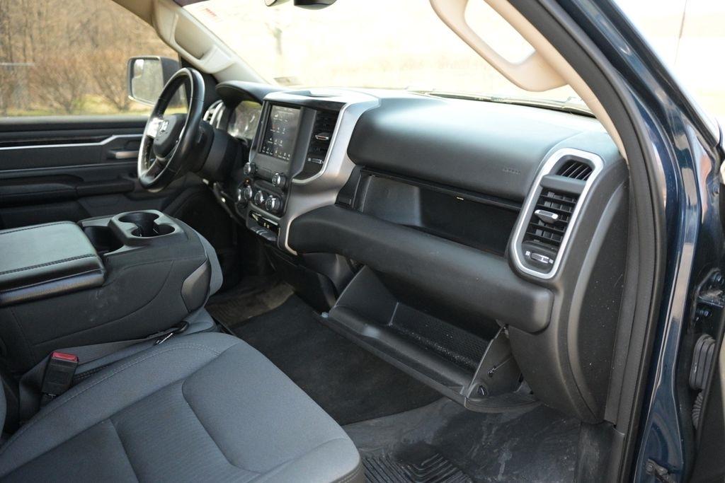 RAM 1500 Big Horn 4x4 Crew Cab 5'7" Box 2020