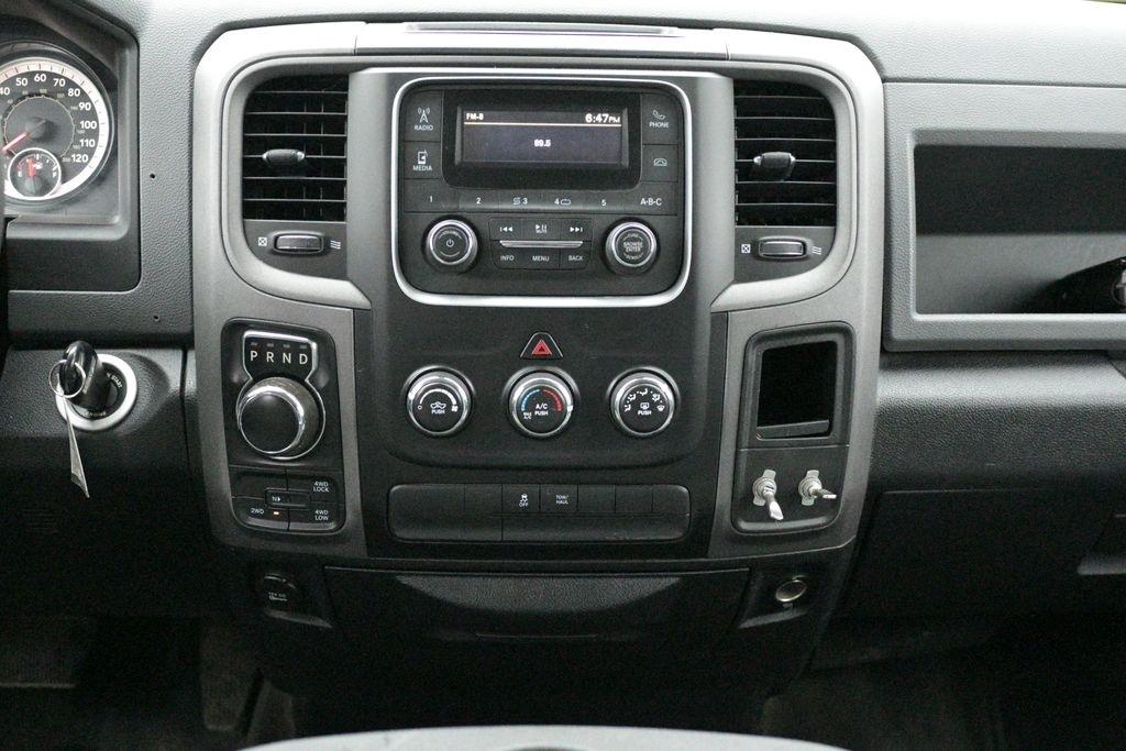 RAM 1500 Tradesman 4x4 Crew Cab 5'7" Box 2017