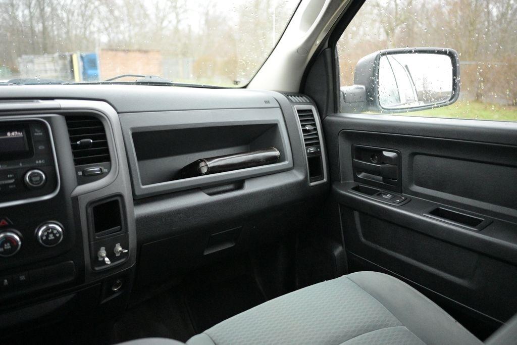 RAM 1500 Tradesman 4x4 Crew Cab 5'7" Box 2017