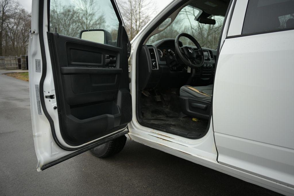 RAM 1500 Tradesman 4x4 Crew Cab 5'7" Box 2017