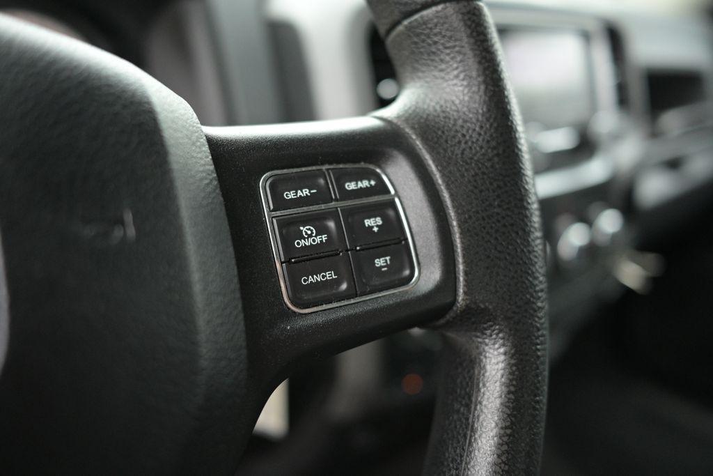 RAM 1500 Tradesman 4x4 Crew Cab 5'7" Box 2017