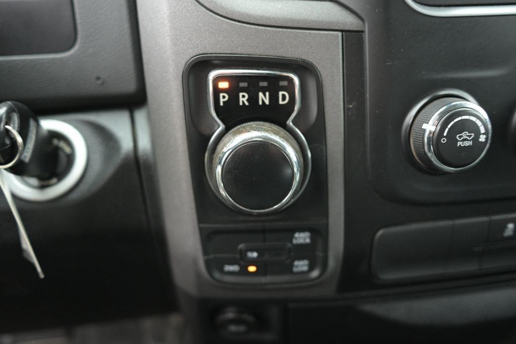 RAM 1500 Tradesman 4x4 Crew Cab 5'7" Box 2017