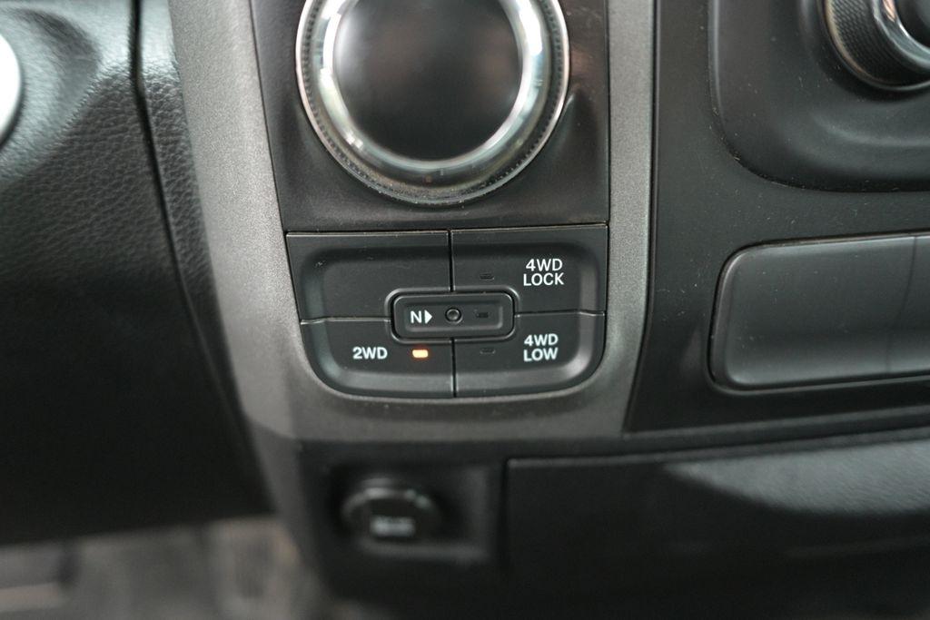 RAM 1500 Tradesman 4x4 Crew Cab 5'7" Box 2017