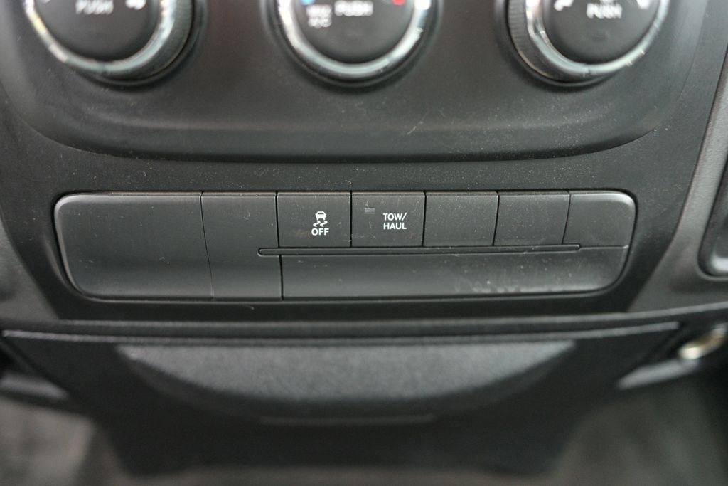 RAM 1500 Tradesman 4x4 Crew Cab 5'7" Box 2017