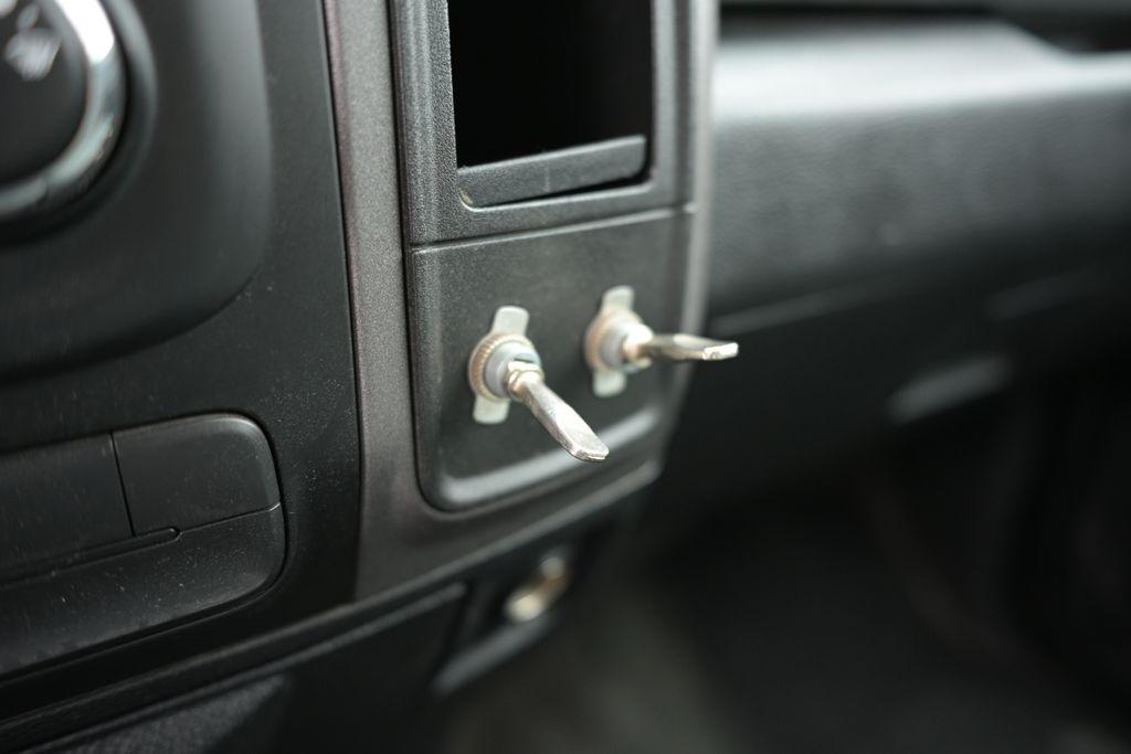 RAM 1500 Tradesman 4x4 Crew Cab 5'7" Box 2017