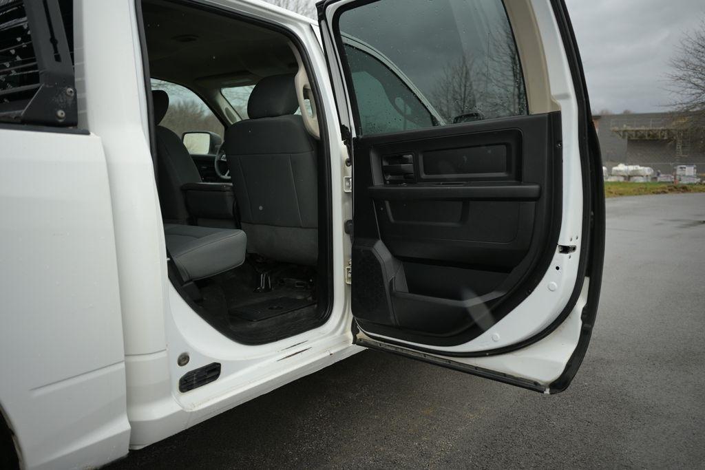 RAM 1500 Tradesman 4x4 Crew Cab 5'7" Box 2017