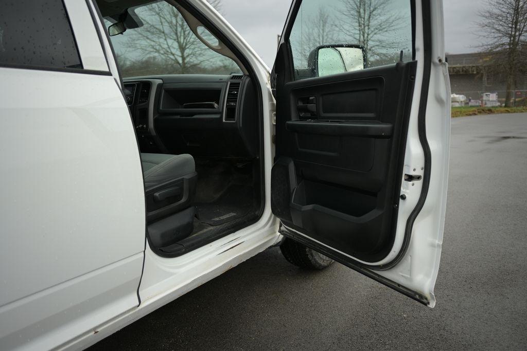 RAM 1500 Tradesman 4x4 Crew Cab 5'7" Box 2017