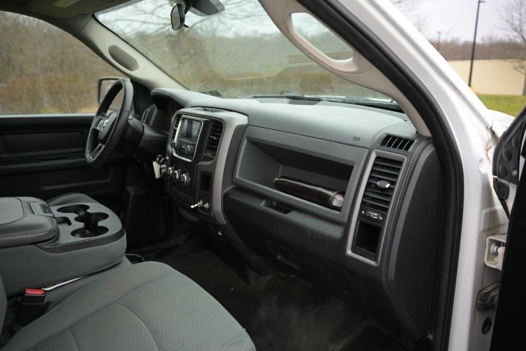 RAM 1500 Tradesman 4x4 Crew Cab 5'7" Box 2017