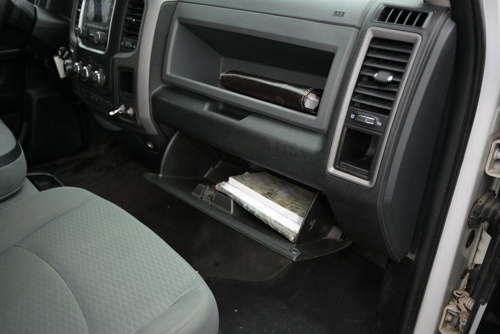 RAM 1500 Tradesman 4x4 Crew Cab 5'7" Box 2017