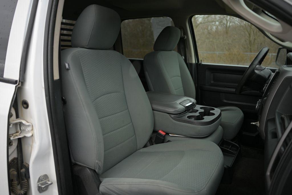 RAM 1500 Tradesman 4x4 Crew Cab 5'7" Box 2017