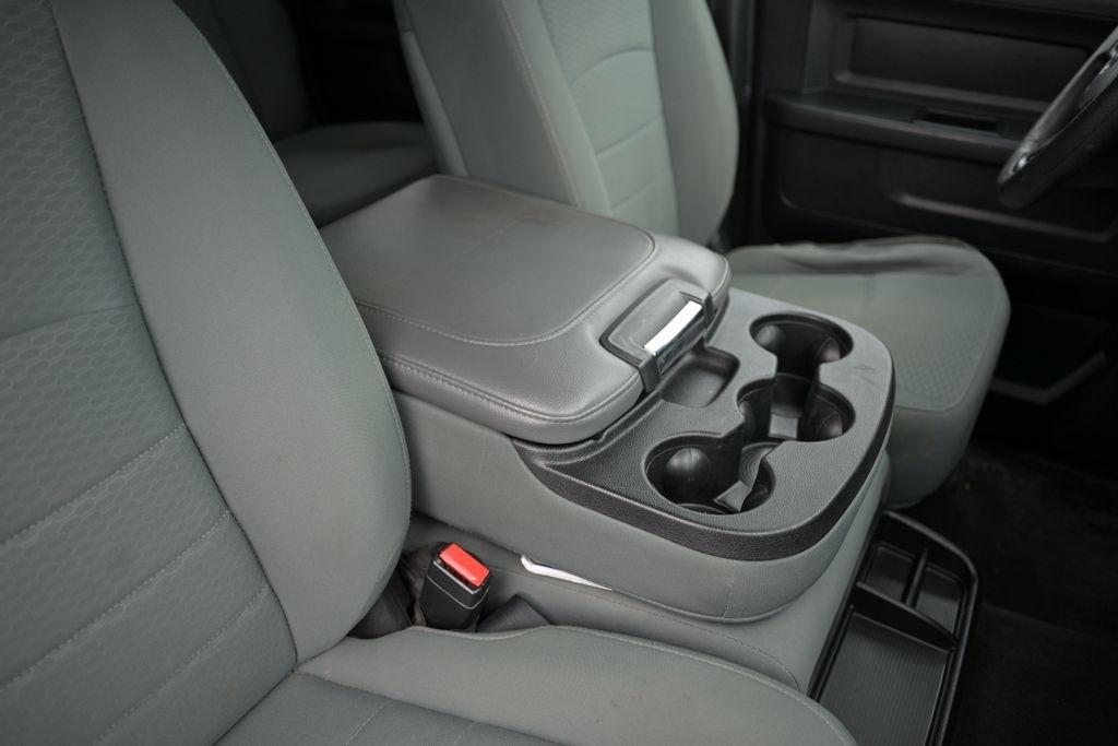 RAM 1500 Tradesman 4x4 Crew Cab 5'7" Box 2017