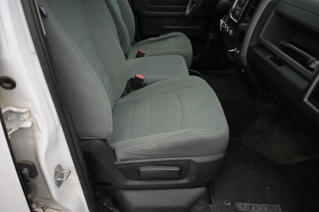 RAM 1500 Tradesman 4x4 Crew Cab 5'7" Box 2017