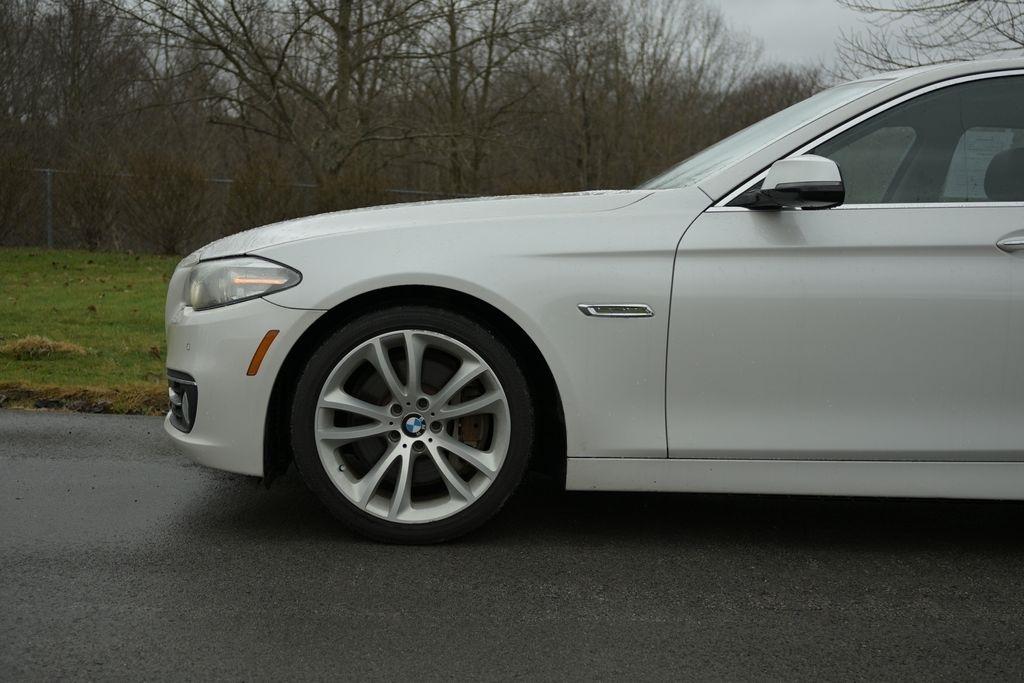 BMW 5 Series 4dr Sdn 535i xDrive AWD 2015