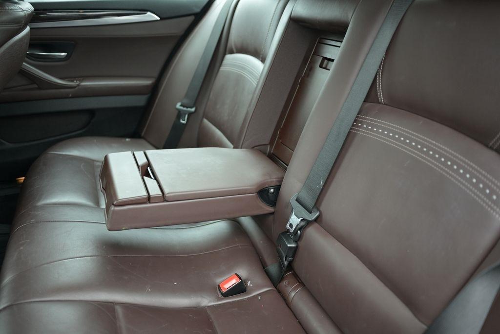 BMW 5 Series 4dr Sdn 535i xDrive AWD 2015