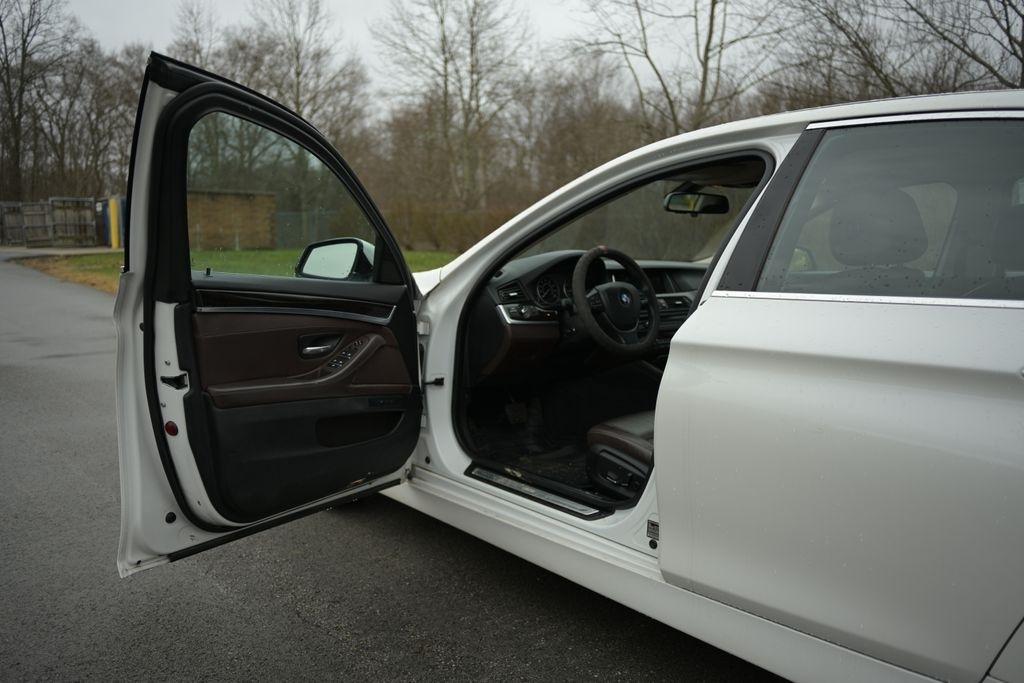 BMW 5 Series 4dr Sdn 535i xDrive AWD 2015