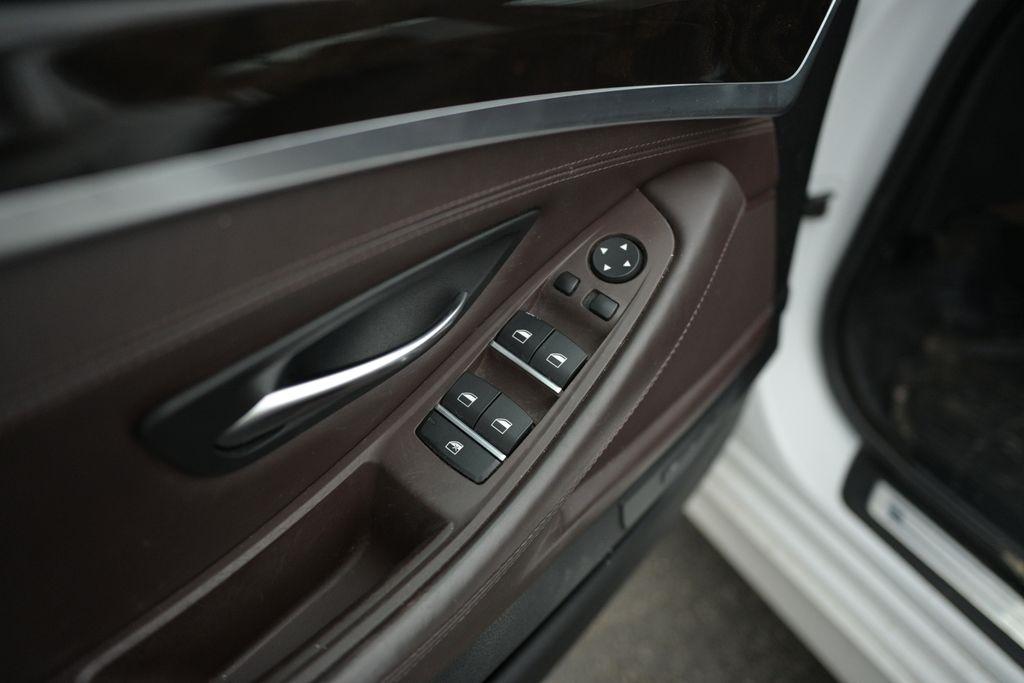 BMW 5 Series 4dr Sdn 535i xDrive AWD 2015