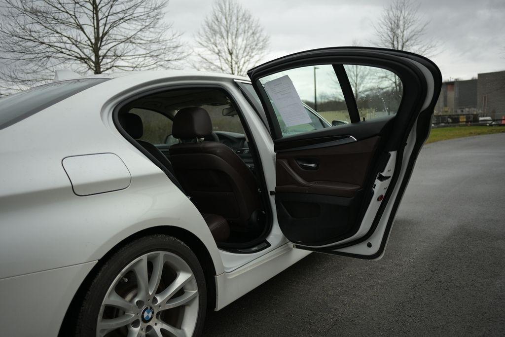 BMW 5 Series 4dr Sdn 535i xDrive AWD 2015