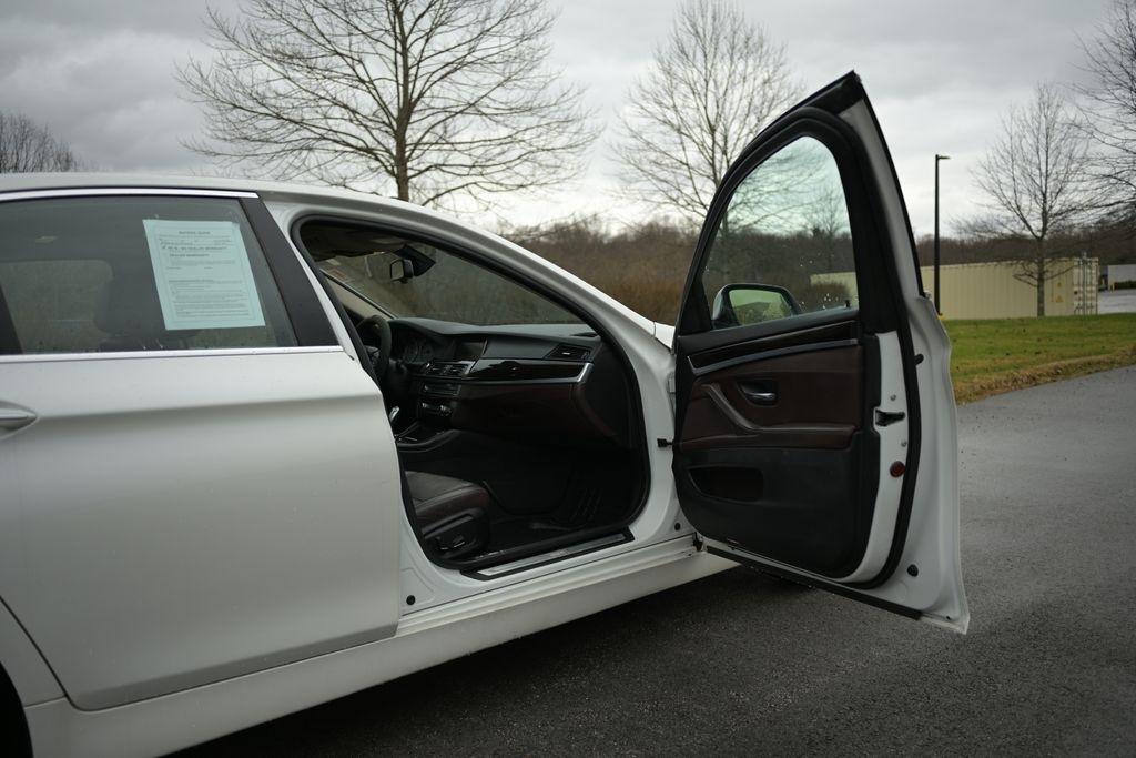 BMW 5 Series 4dr Sdn 535i xDrive AWD 2015
