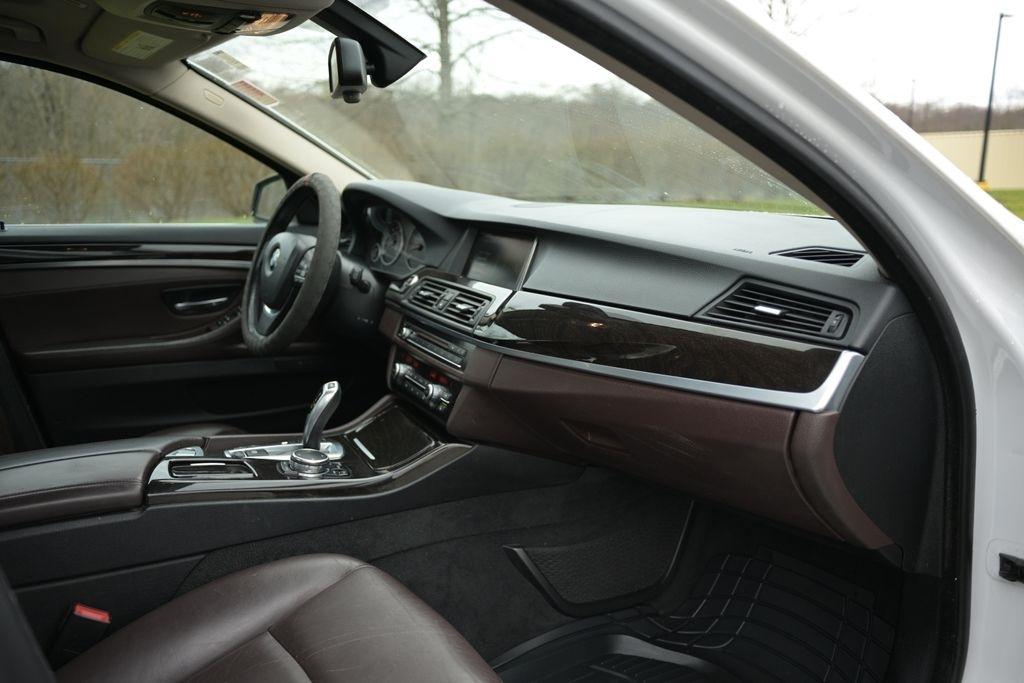 BMW 5 Series 4dr Sdn 535i xDrive AWD 2015