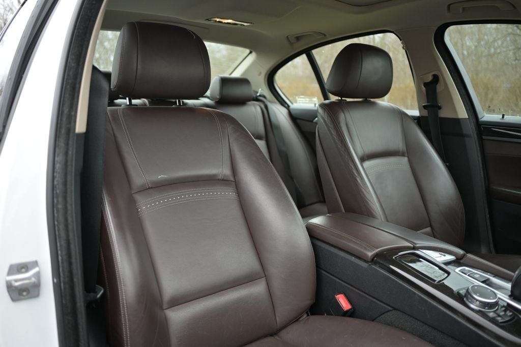 BMW 5 Series 4dr Sdn 535i xDrive AWD 2015