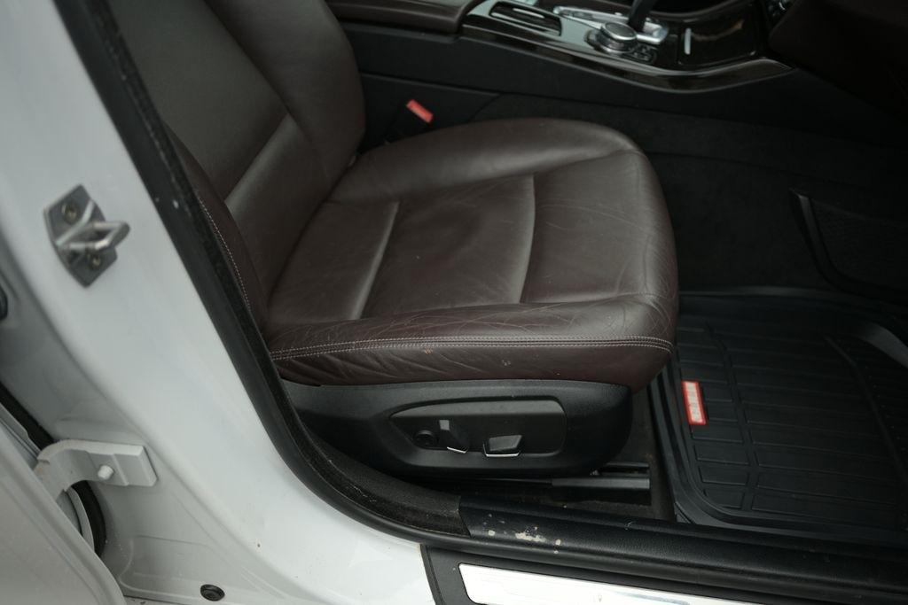 BMW 5 Series 4dr Sdn 535i xDrive AWD 2015