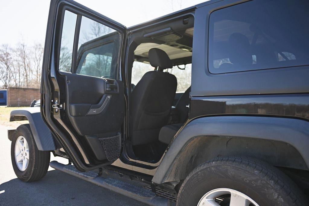 Jeep Wrangler Unlimited 4WD 4dr Sport 2016