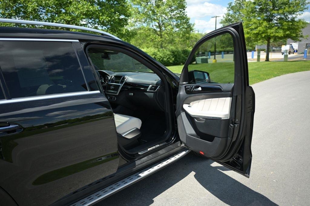 Mercedes-Benz GL-Class 4MATIC 4dr GL 63 AMG 2015