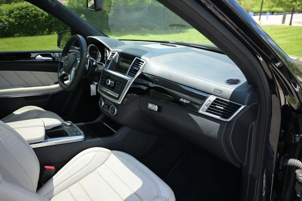 Mercedes-Benz GL-Class 4MATIC 4dr GL 63 AMG 2015
