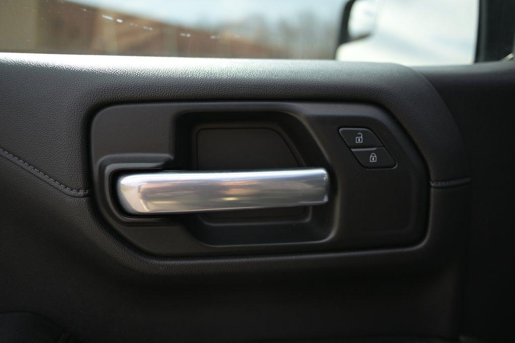 Chevrolet Silverado 1500 2WD Crew Cab 147" LT 2020