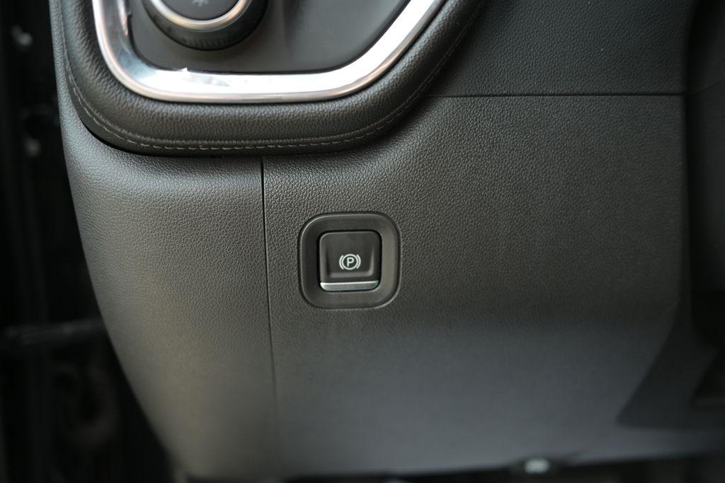 Chevrolet Silverado 1500 2WD Crew Cab 147" LT 2020