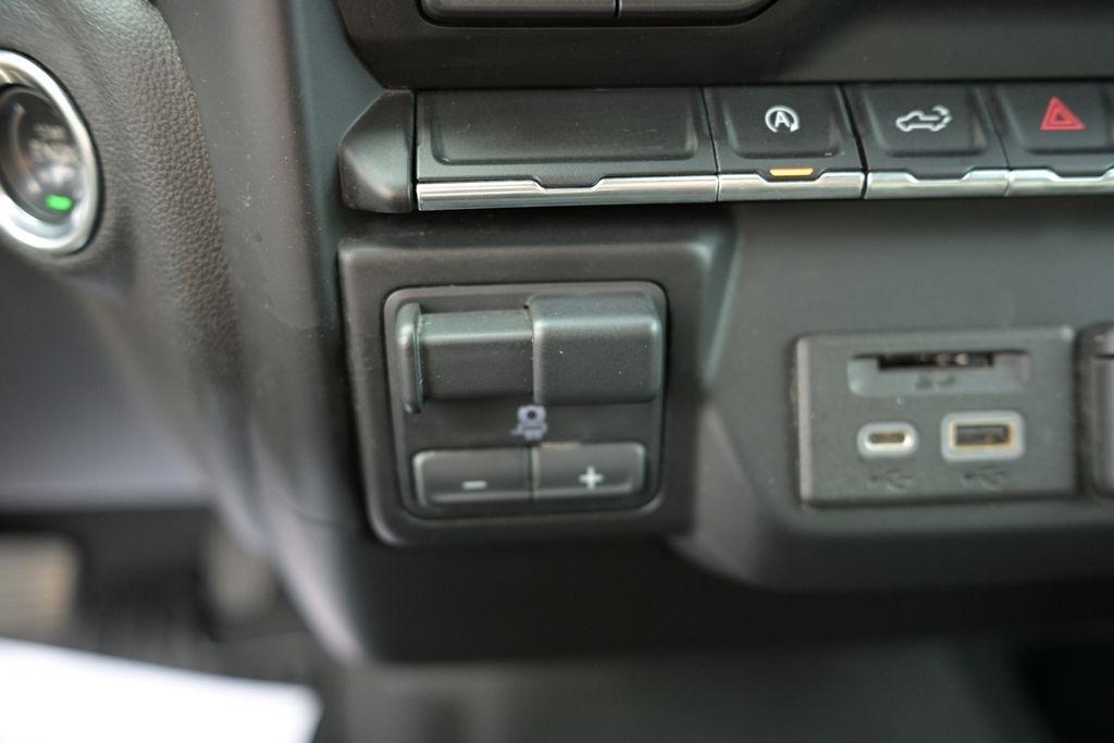 Chevrolet Silverado 1500 2WD Crew Cab 147" LT 2020