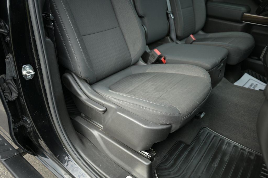 Chevrolet Silverado 1500 2WD Crew Cab 147" LT 2020