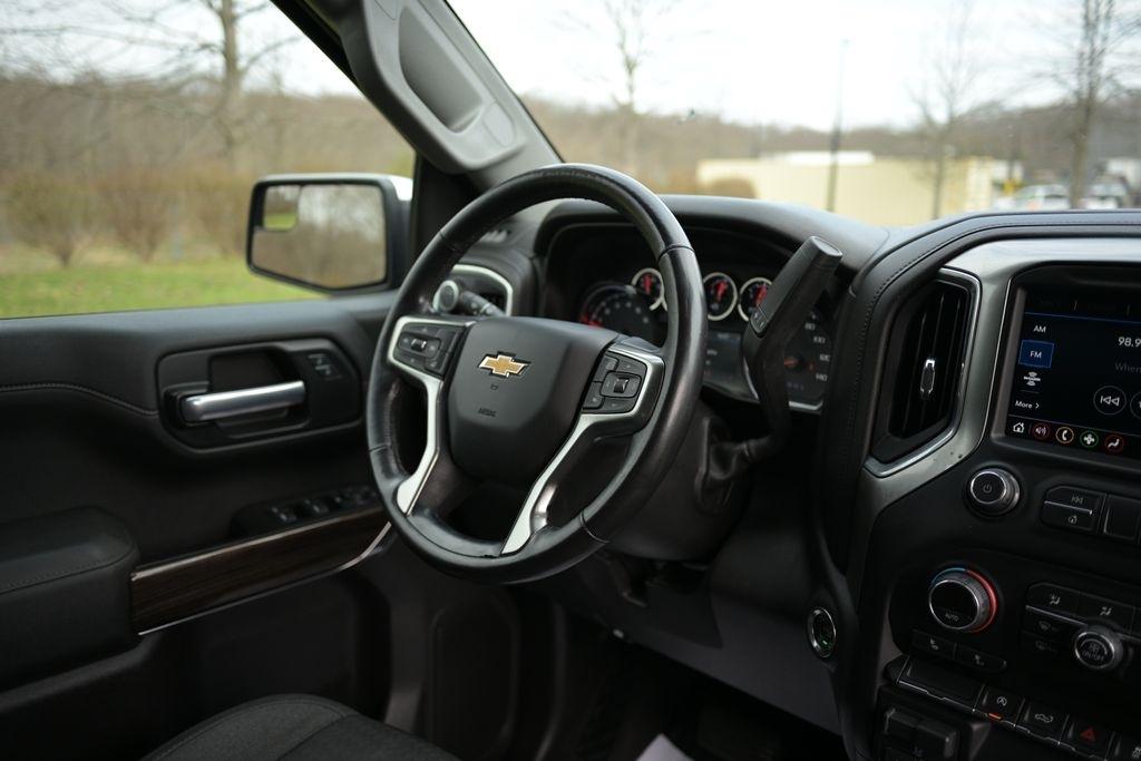 Chevrolet Silverado 1500 2WD Crew Cab 147" LT 2020