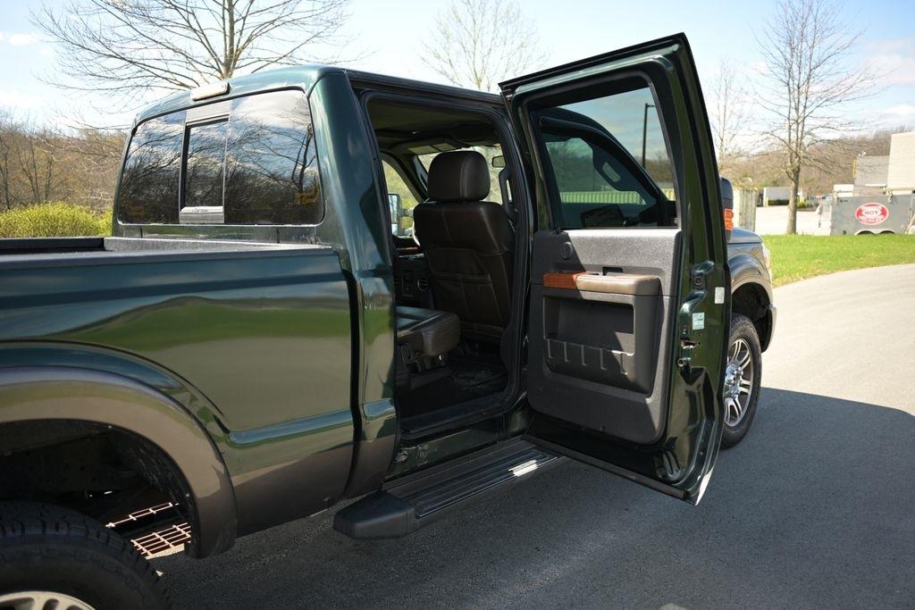 Ford Super Duty F-350 SRW 4WD Crew Cab 156" King Ranch 2016