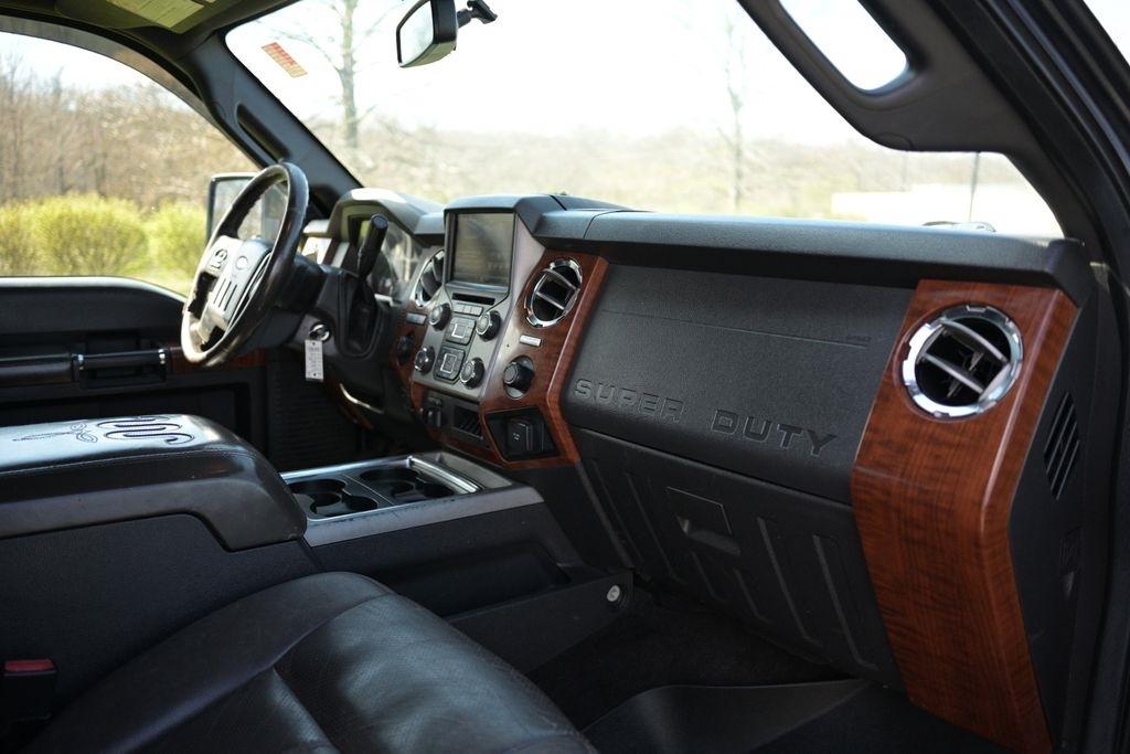 Ford Super Duty F-350 SRW 4WD Crew Cab 156" King Ranch 2016