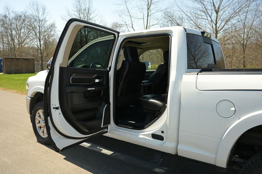 RAM 2500 Laramie 4x4 Crew Cab 6'4" Box 2019