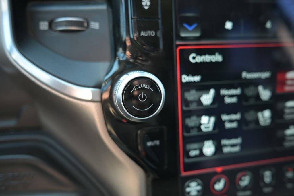 RAM 2500 Laramie 4x4 Crew Cab 6'4" Box 2019