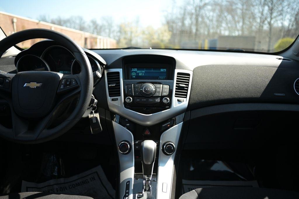 Chevrolet Cruze Limited 4dr Sdn Auto LT w/1LT 2016