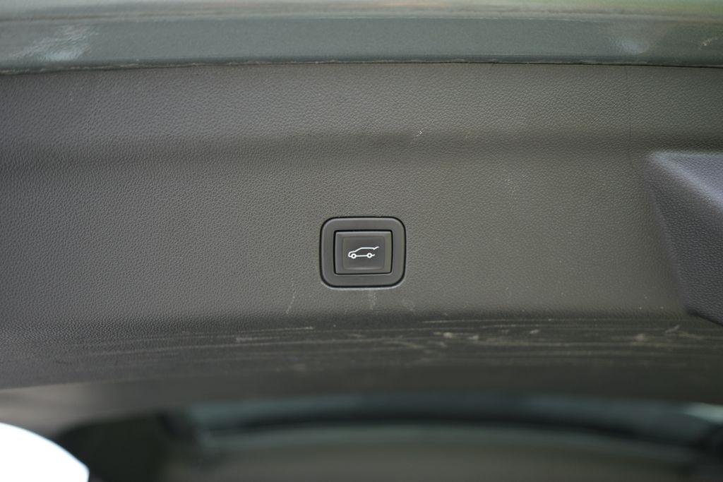 Chevrolet Suburban 4WD 4dr Premier 2023