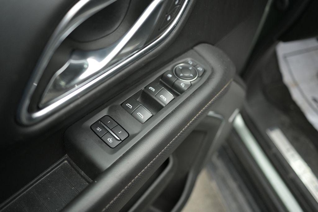 Chevrolet Suburban 4WD 4dr Premier 2023