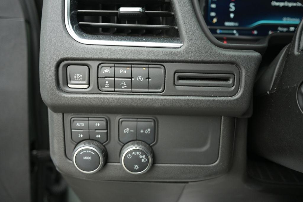 Chevrolet Suburban 4WD 4dr Premier 2023