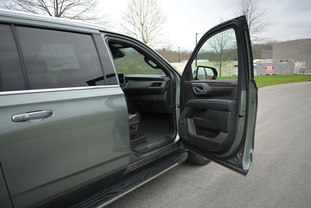 Chevrolet Suburban 4WD 4dr Premier 2023