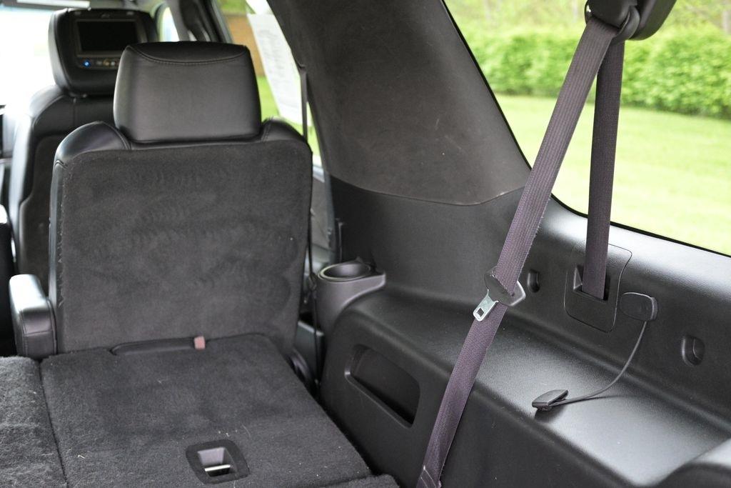 Cadillac Escalade ESV 4WD 4dr Platinum 2015