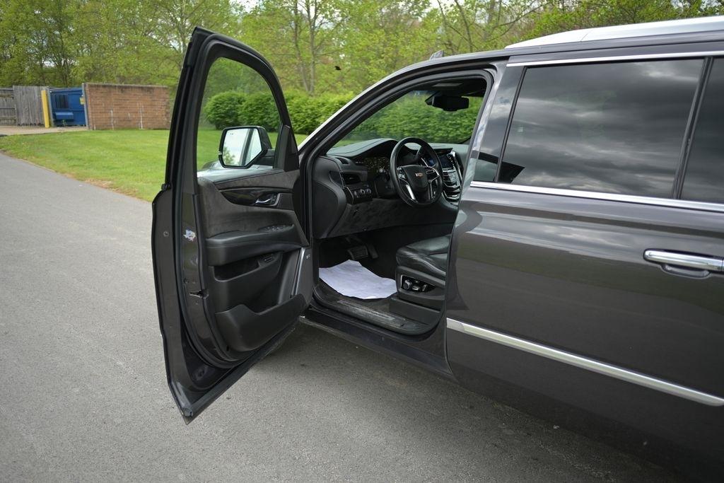 Cadillac Escalade ESV 4WD 4dr Platinum 2015