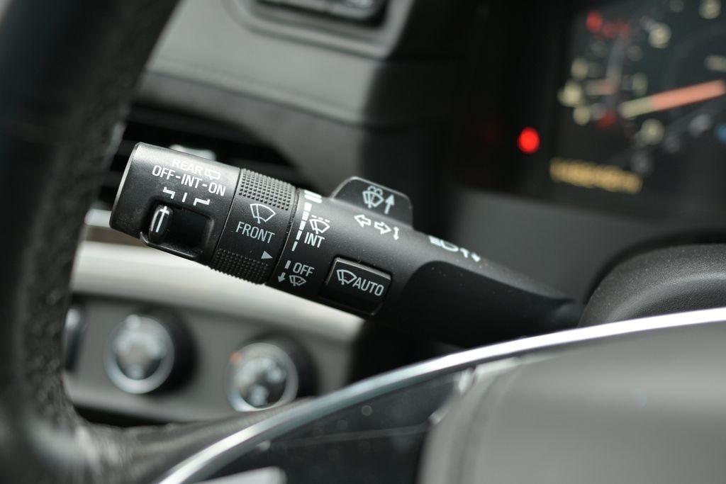 Cadillac Escalade ESV 4WD 4dr Platinum 2015
