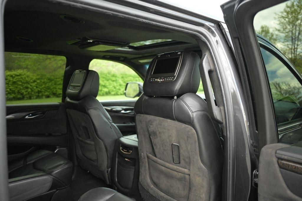 Cadillac Escalade ESV 4WD 4dr Platinum 2015
