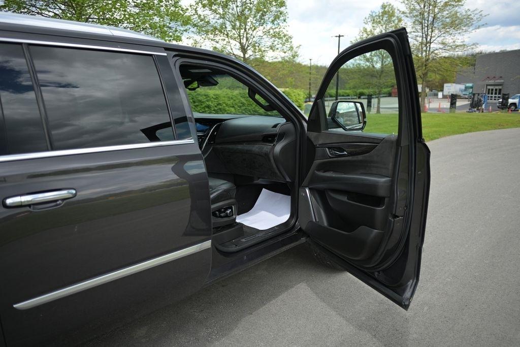 Cadillac Escalade ESV 4WD 4dr Platinum 2015